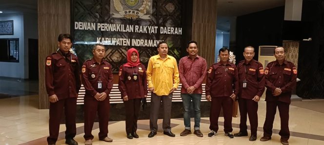 
					Komcab LP-KPK Indramayu Audiensi Dengan Komisi 1 DPRD Indramayu