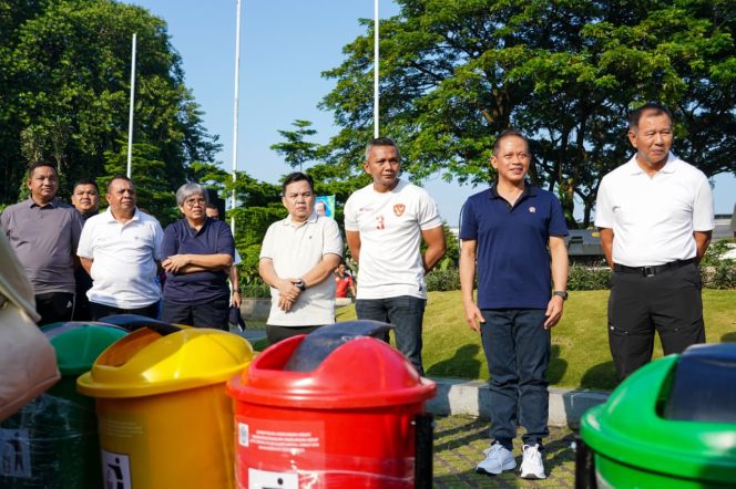 
					Dampingi Menteri LH, Adityawarman Petik Pesan Penting Untuk Hidup Sehat dan Jaga Kelestarian Lingkungan