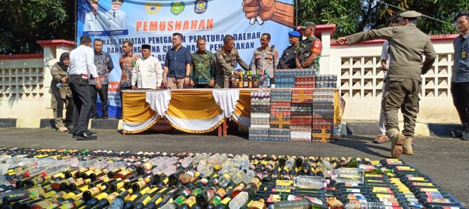 
					Pemkab Indramayu dan Bea Cukai Cirebon Musnahkan Rokok dan Miras Ilegal