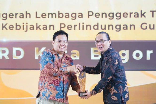 
					Pastikan Kesejahteraan Guru Terpenuhi Melalui Perda DPRD Kota Bogor Terima Penghargaan