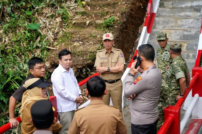 
					Ketua DPRD Adityawarman Adil Apresiasi Sinergi TNI dalam Pembangunan Jembatan Garuda