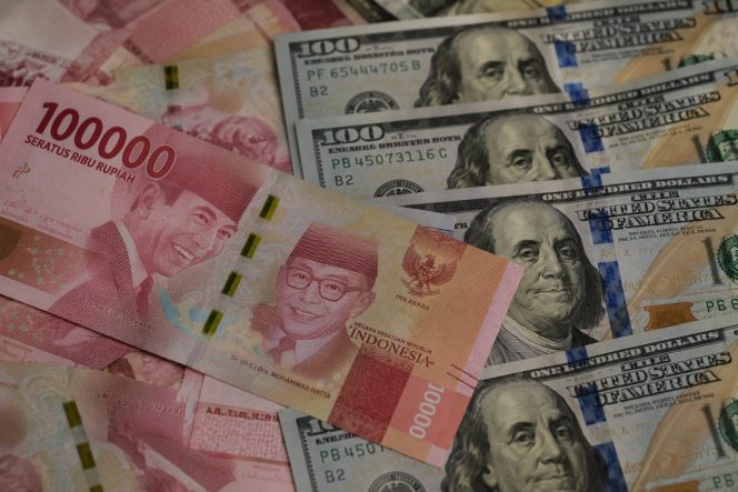 
					Nilai Tukar Rupiah Anjlok, Dolar AS Jadi Sorotan