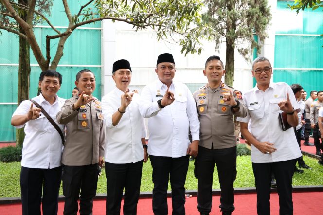 
					Bupati Bogor Dukung Penuh Kerja Sama Pemprov Jabar dan Polda Jabar, Tegaskan Komitmen Lawan Premanisme                   