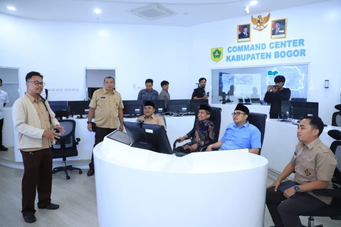 
					Bupati Bogor Rudy Susmanto Tinjau Command Center: Komitmen Tingkatkan Layanan Aduan Masyarakat