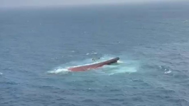 
					Hari Ketiga Pencarian KM Virgo, KRI Canopus Sisir Dasar Laut Cari Korban