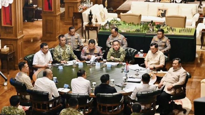 
					Prabowo Panggil Panglima TNI dan Kapolri, Bahas Penanganan Karhutla di Sumatra dan Kalimantan